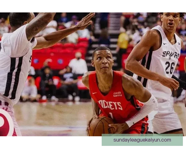 拉菲尼亚诺坎普首秀表现稳健，状态回暖备受期待